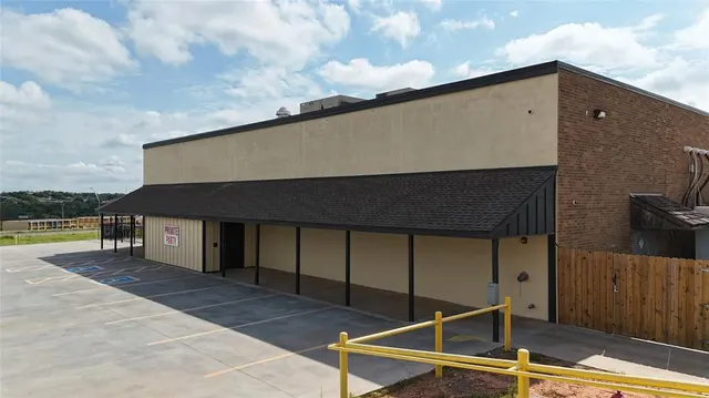 Photo 3 — 23894 S Frontage Road, Weatherford, OK 73096