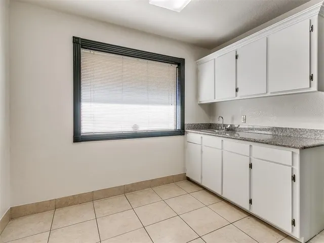 Photo 8 — 2124 Shadowlake Drive O, Oklahoma City, OK 73159