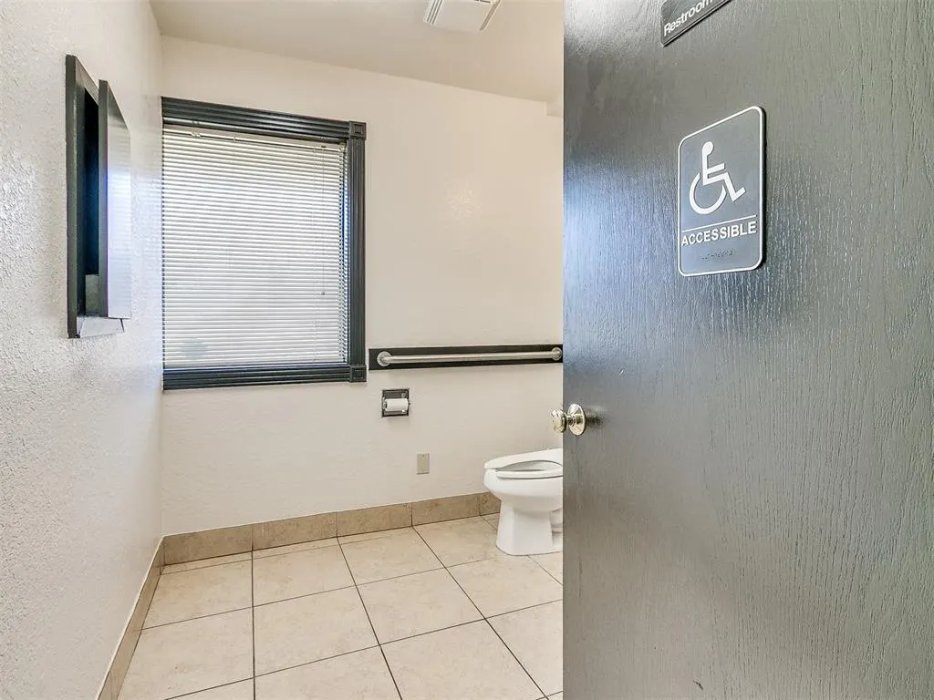 Photo 9 — 2124 Shadowlake Drive O, Oklahoma City, OK 73159