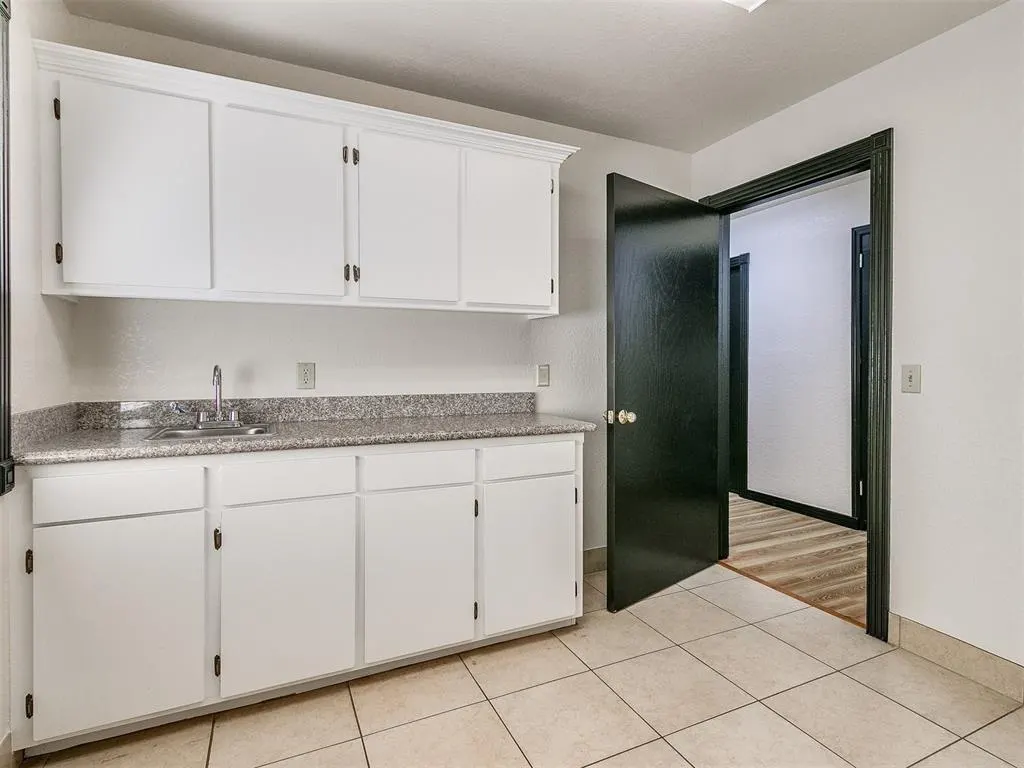 Photo 12 — 2124 Shadowlake Drive O, Oklahoma City, OK 73159