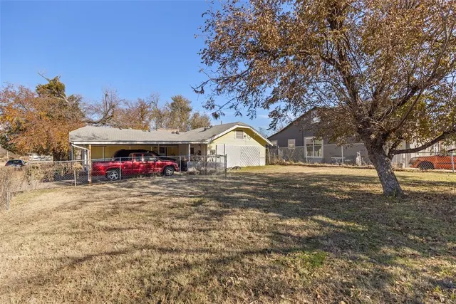 Photo 2 — 301 SE 54th Street, Oklahoma City, OK 73129