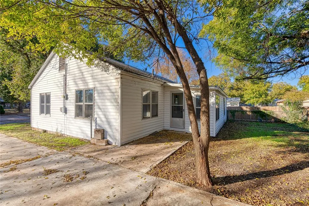 Photo 18 — 412 N Kentucky Avenue, Mangum, OK 73554