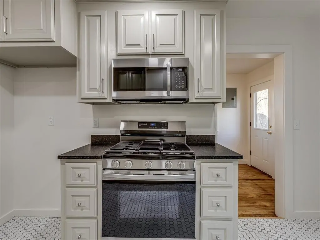 Photo 12 — 309 S 6th Street, Kingfisher, OK 73750