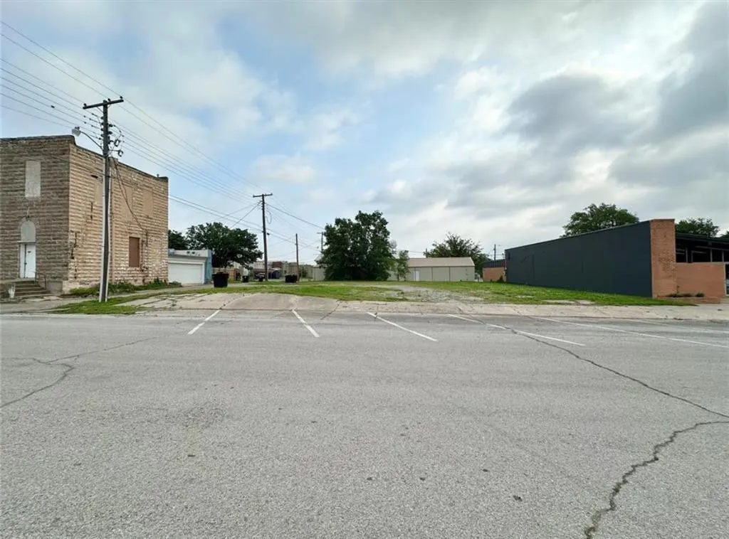 Front exterior — 00 E Washington Street, Tecumseh, OK 74873