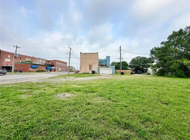 Photo 2 — 00 E Washington Street, Tecumseh, OK 74873