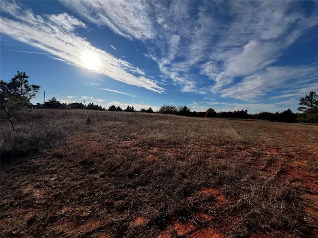 Photo 2 — 11925 Bryant Lane, Guthrie, OK 73044