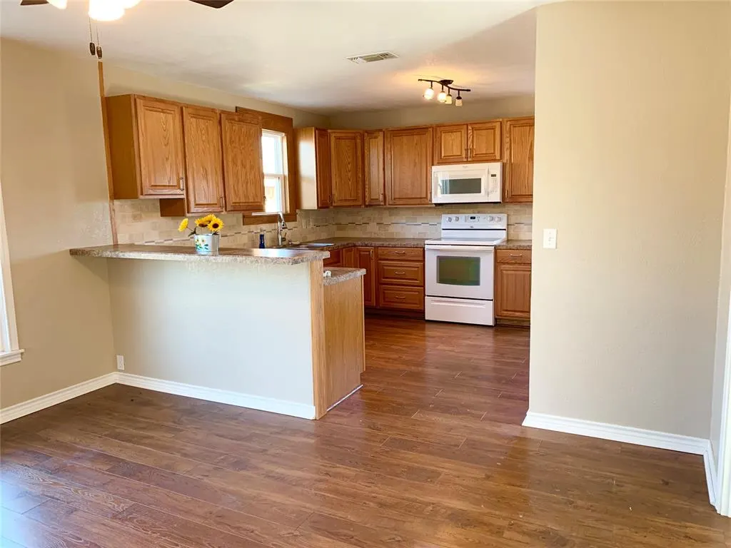 Photo 7 — 602 N Louis Tittle Avenue, Mangum, OK 73554