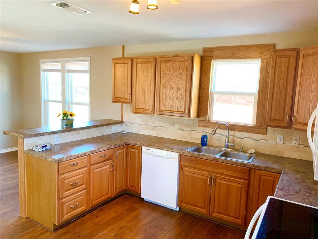 Photo 10 — 602 N Louis Tittle Avenue, Mangum, OK 73554