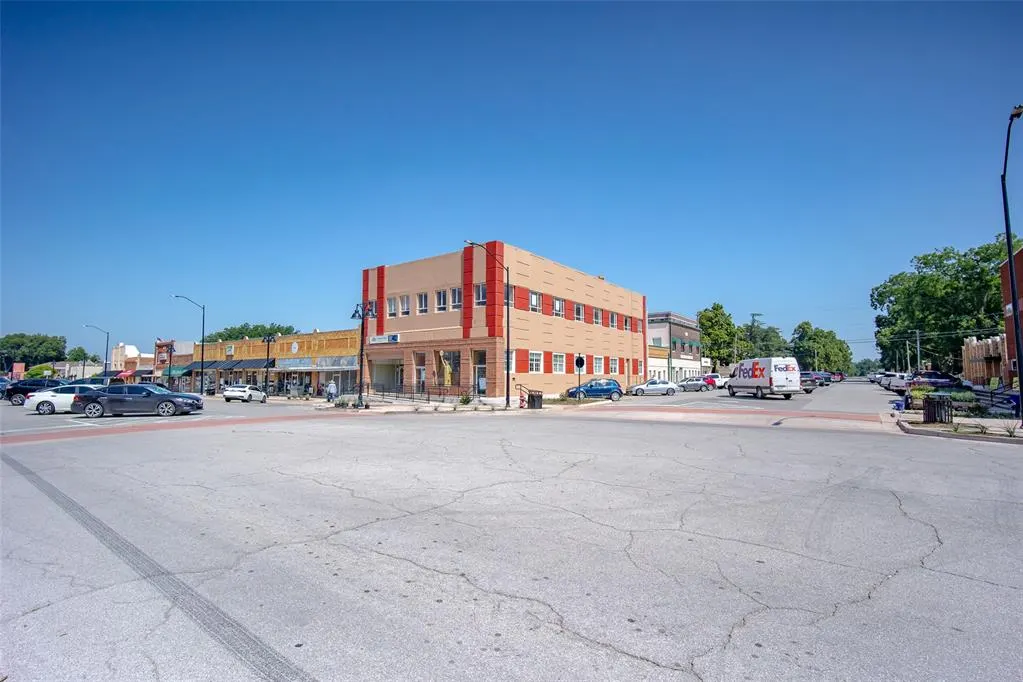 Photo 44 — 201 W Main Street, Purcell, OK 73080