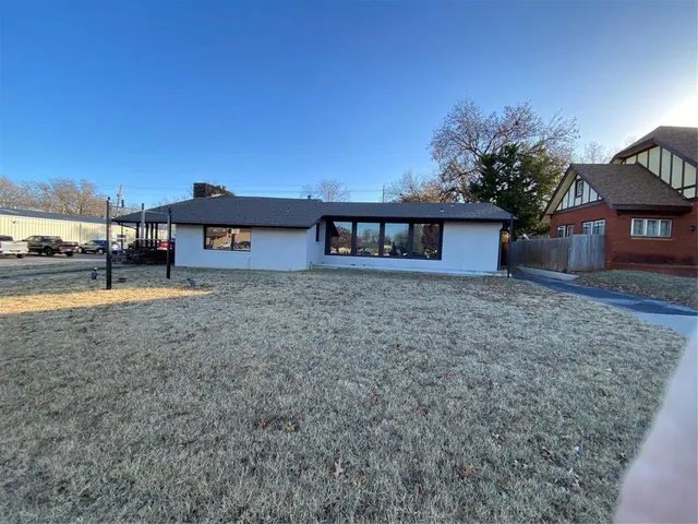 Photo 2 — 900 W 3rd Street, Elk City, OK 73644