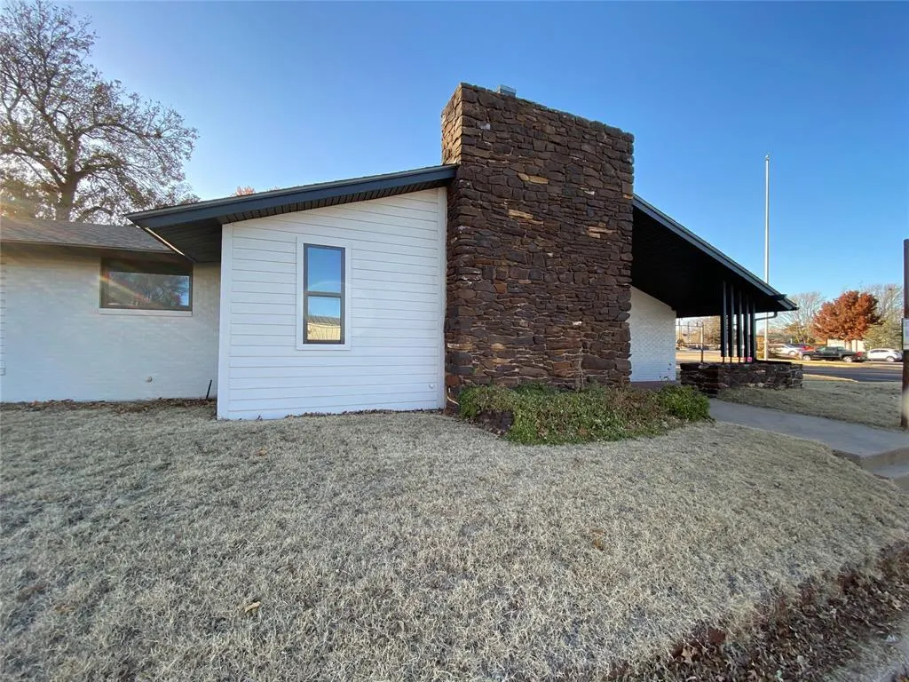 Photo 5 — 900 W 3rd Street, Elk City, OK 73644