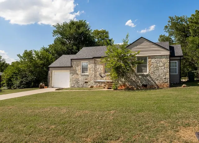 Photo 2 — 829 NE 65th Street, Oklahoma City, OK 73105