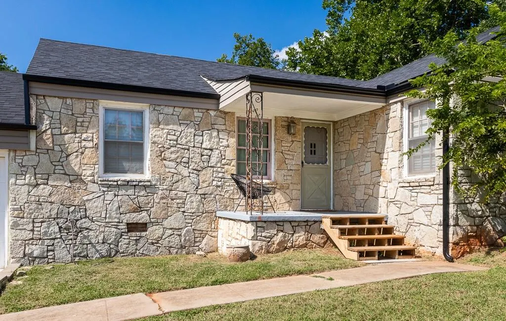 Photo 3 — 829 NE 65th Street, Oklahoma City, OK 73105