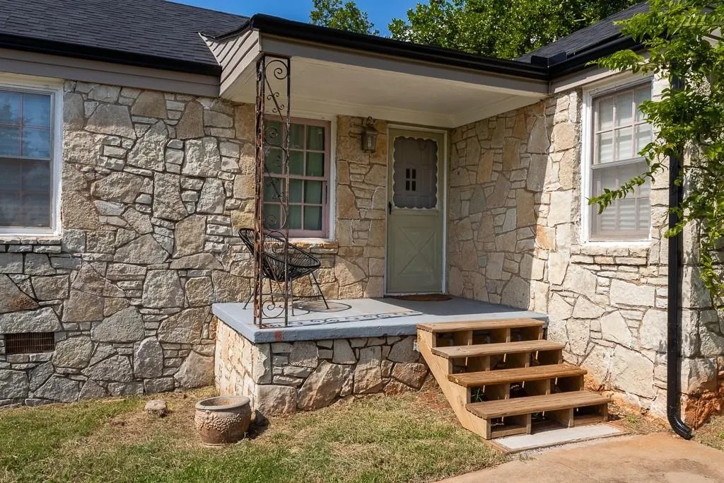 Photo 4 — 829 NE 65th Street, Oklahoma City, OK 73105