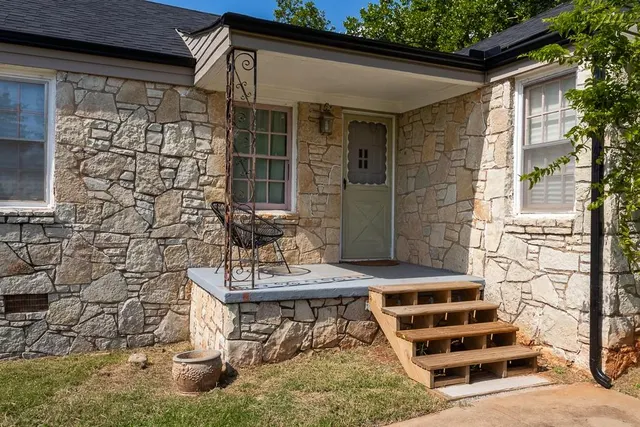Photo 4 — 829 NE 65th Street, Oklahoma City, OK 73105