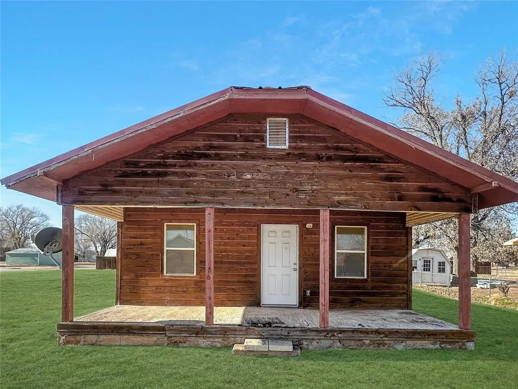 Front exterior — 323 S Birch Avenue, Erick, OK 73645
