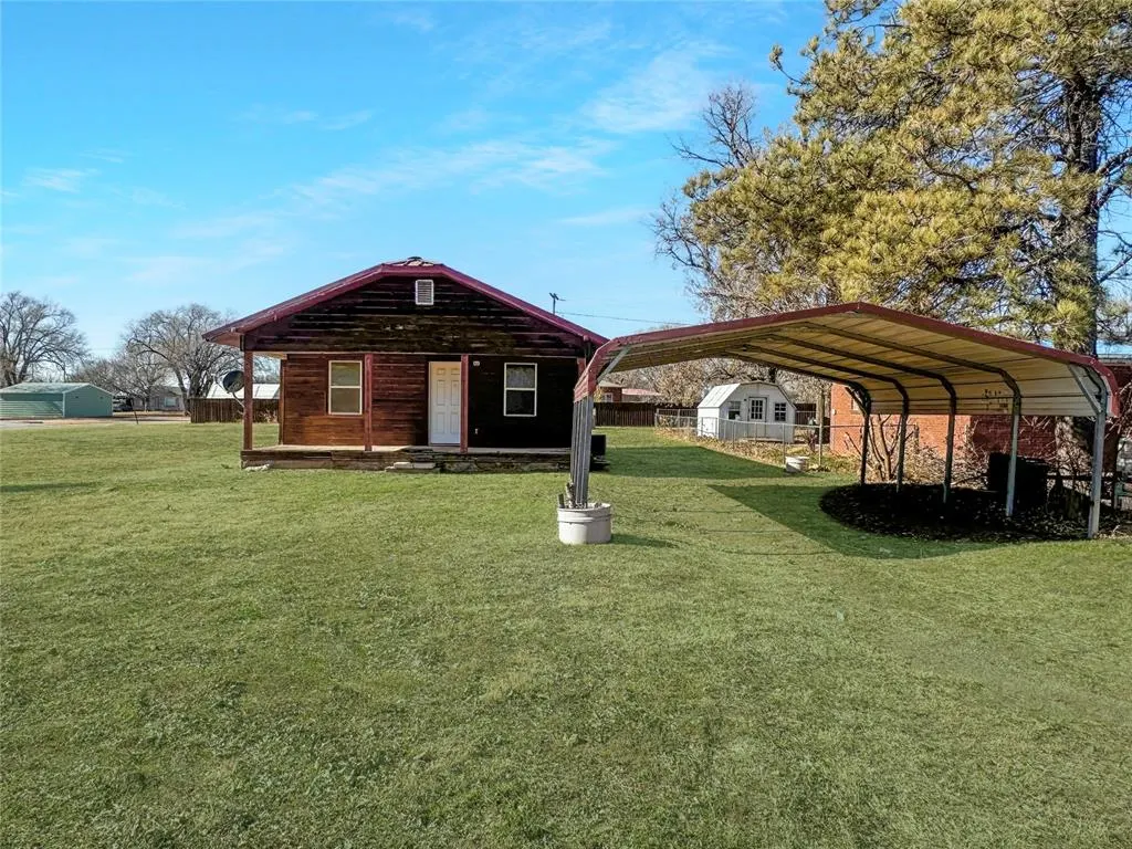 Photo 2 — 323 S Birch Avenue, Erick, OK 73645