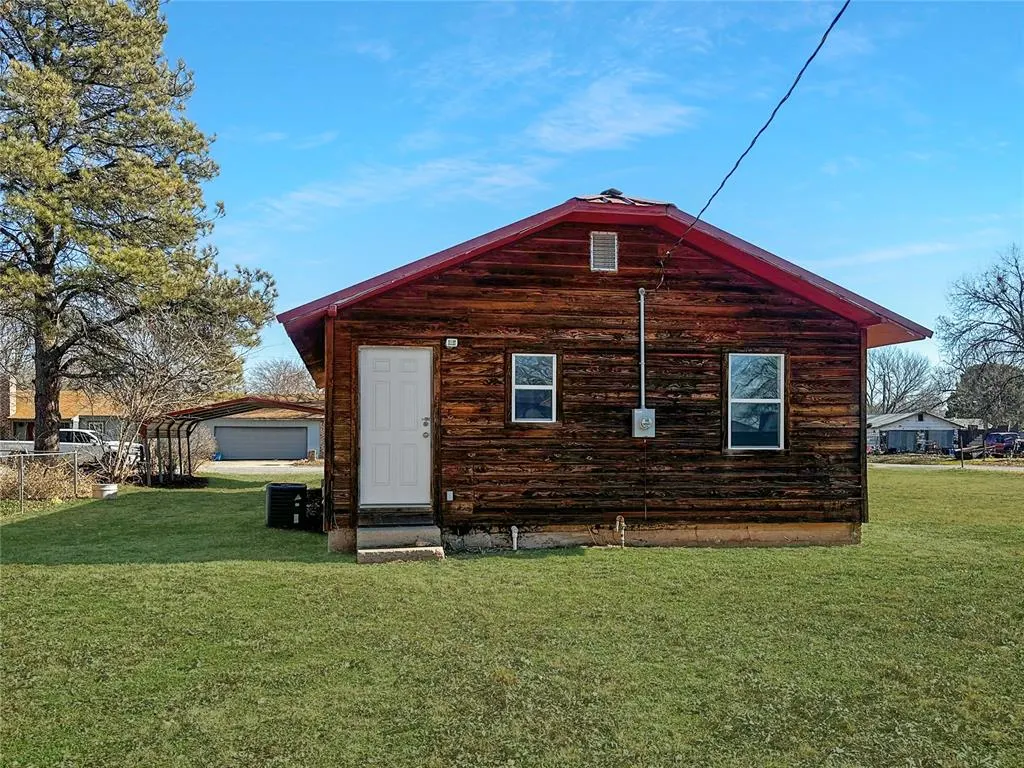 Photo 3 — 323 S Birch Avenue, Erick, OK 73645