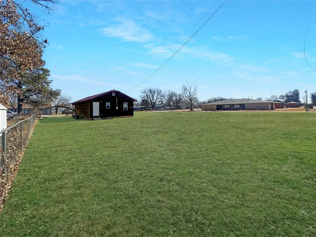 Photo 4 — 323 S Birch Avenue, Erick, OK 73645