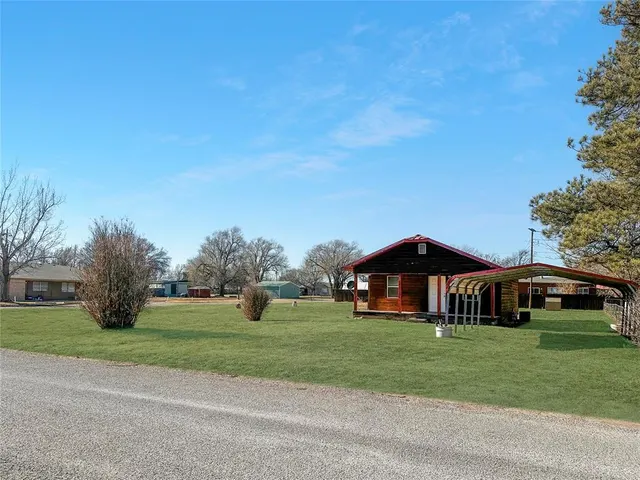 Photo 5 — 323 S Birch Avenue, Erick, OK 73645