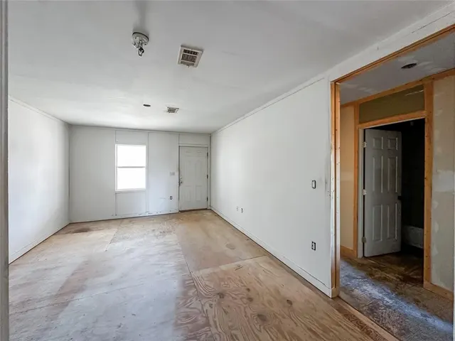 Photo 7 — 323 S Birch Avenue, Erick, OK 73645
