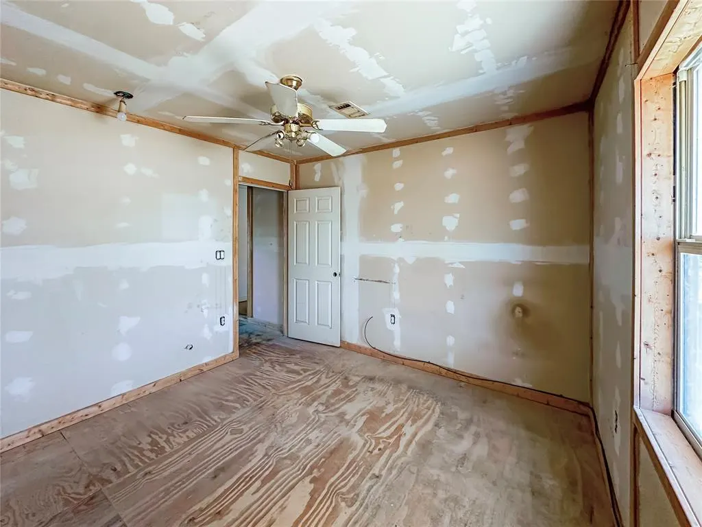 Photo 9 — 323 S Birch Avenue, Erick, OK 73645
