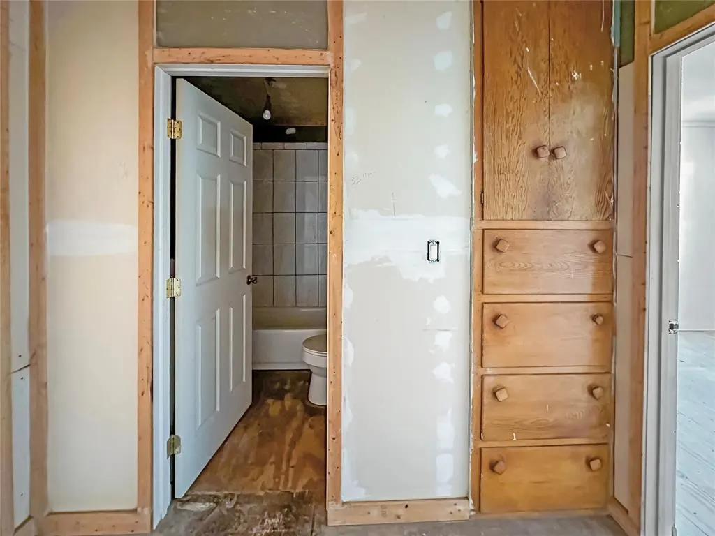 Photo 12 — 323 S Birch Avenue, Erick, OK 73645