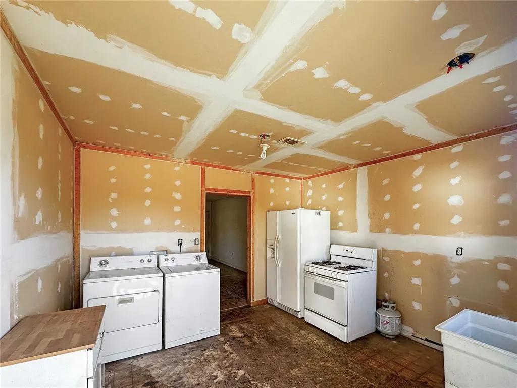 Photo 16 — 323 S Birch Avenue, Erick, OK 73645