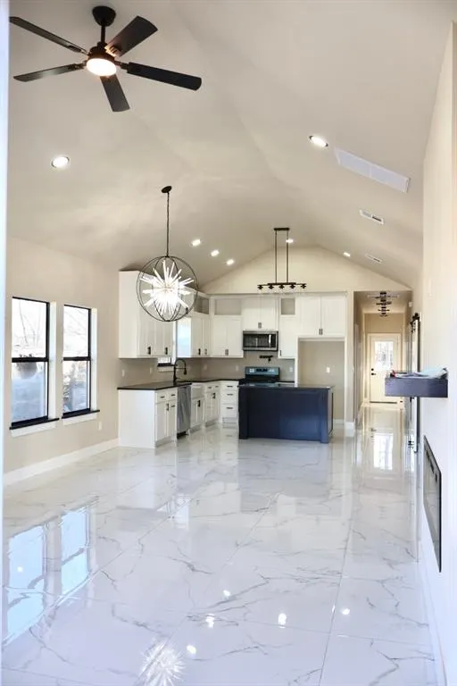 Photo 3 — 916 SE 42nd Street, Oklahoma City, OK 73129