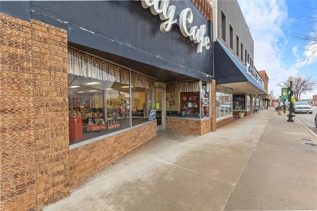 Photo 2 — 210 N Main Street, Kingfisher, OK 73750