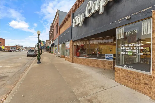 Photo 3 — 210 N Main Street, Kingfisher, OK 73750