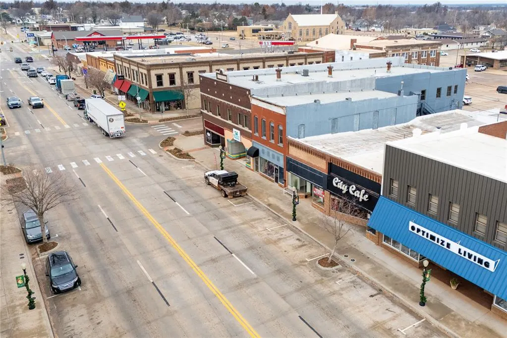 Photo 32 — 210 N Main Street, Kingfisher, OK 73750