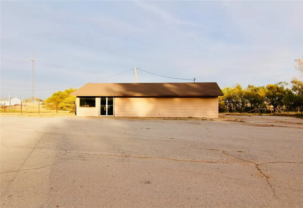 Front exterior — 2120 S Merritt Road, Elk City, OK 73644