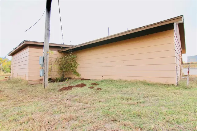 Photo 4 — 2120 S Merritt Road, Elk City, OK 73644