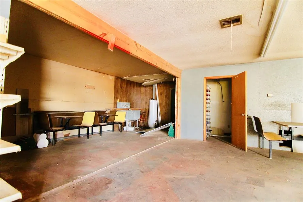 Photo 6 — 2120 S Merritt Road, Elk City, OK 73644