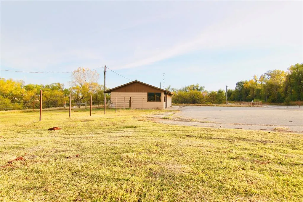 Photo 7 — 2120 S Merritt Road, Elk City, OK 73644