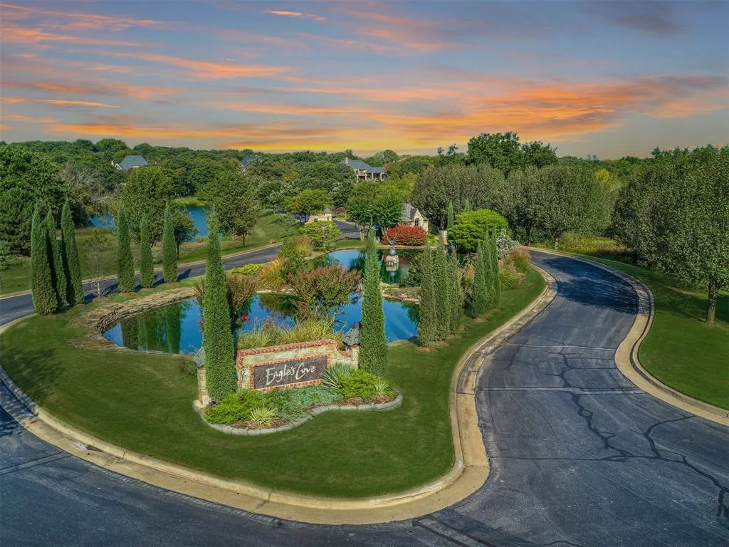 Front exterior — 3801 Stonehurst, Edmond, OK 73049
