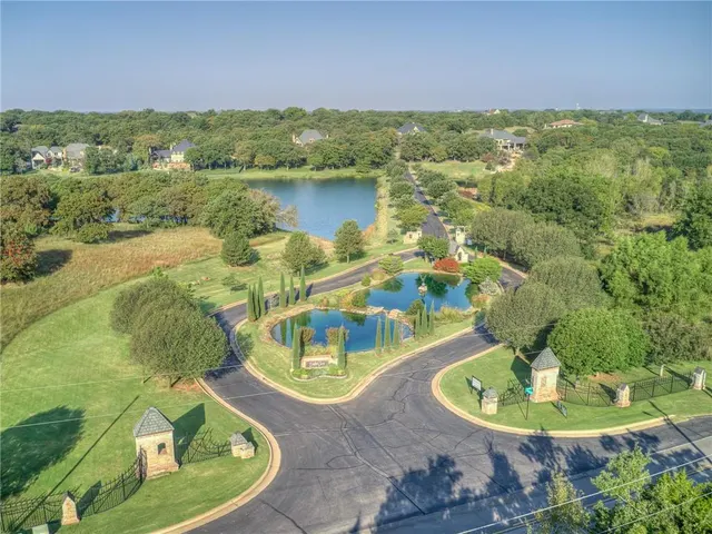 Photo 7 — 3801 Stonehurst, Edmond, OK 73049