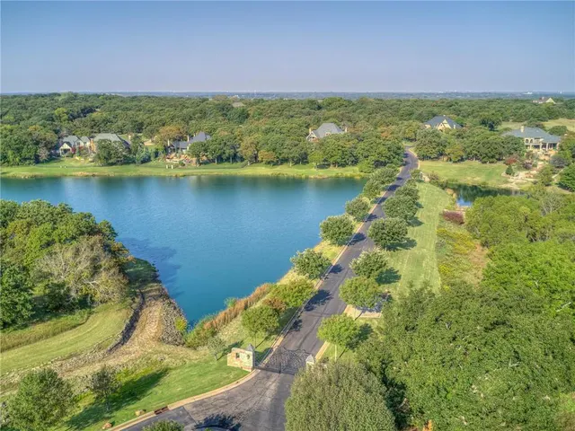 Photo 8 — 3801 Stonehurst, Edmond, OK 73049