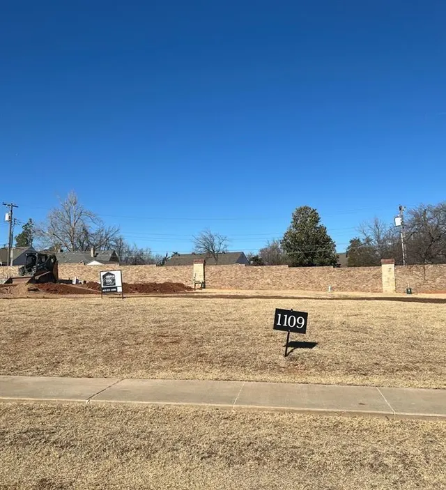 Front exterior — 1109 Cumberland Court, Nichols Hills, OK 73116