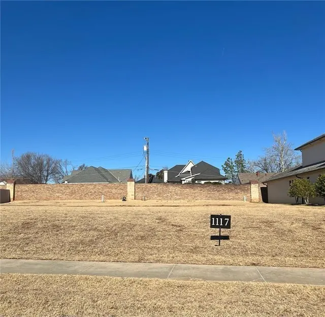 Front exterior — 1117 Cumberland Court, Nichols Hills, OK 73116