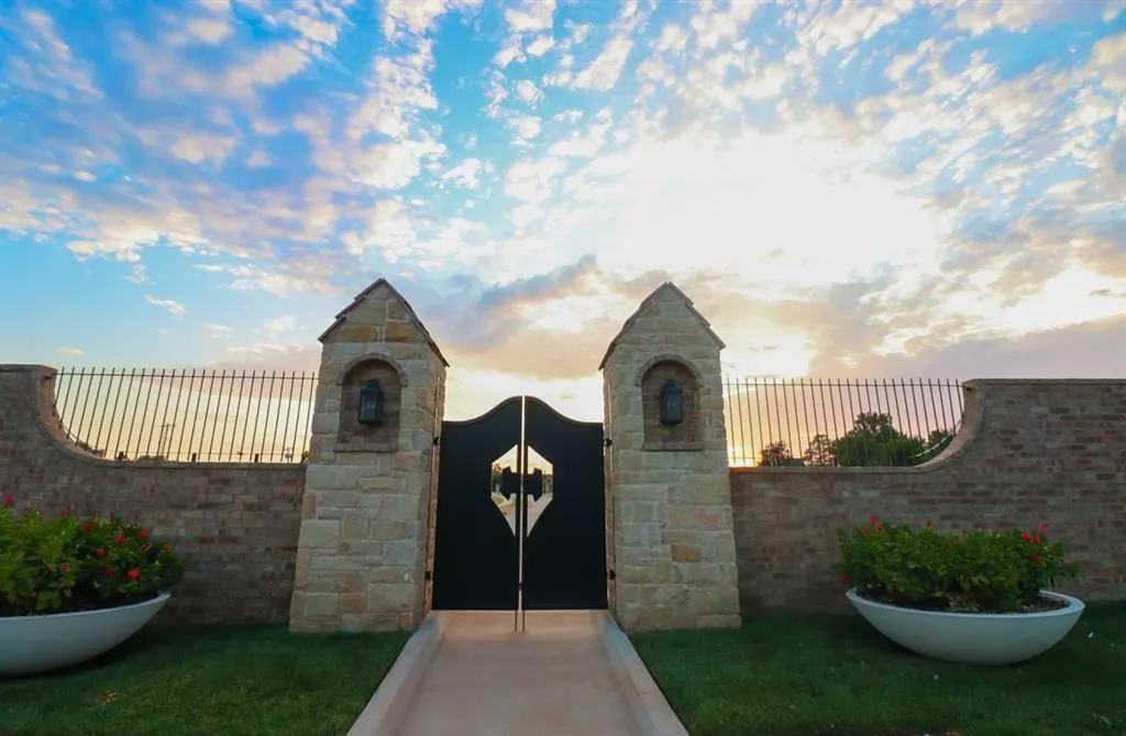 Photo 4 — 1117 Cumberland Court, Nichols Hills, OK 73116