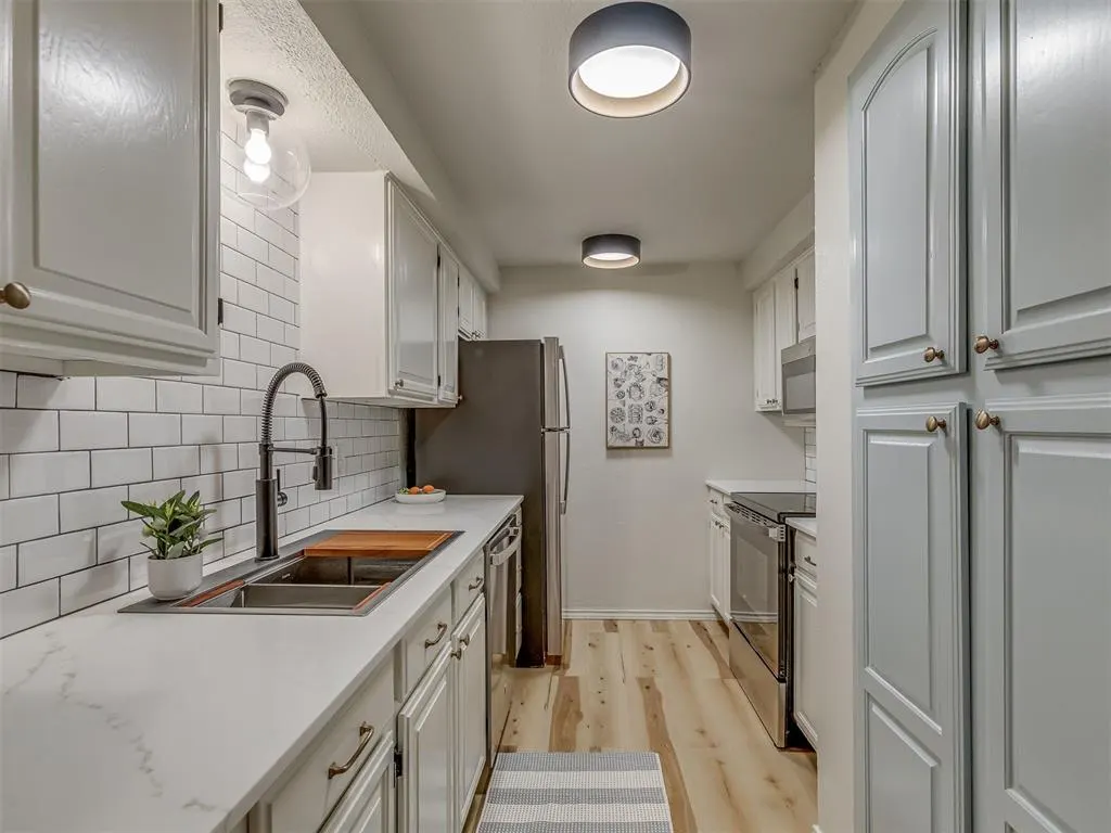Photo 10 — 11140 Stratford Drive 612, Oklahoma City, OK 73120