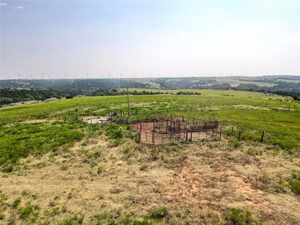 Photo 24 — N 2360 Road, Thomas, OK 73669