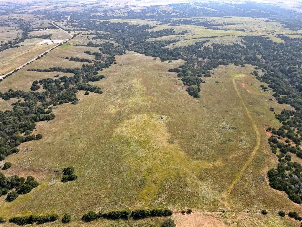 Photo 30 — N 2360 Road, Thomas, OK 73669