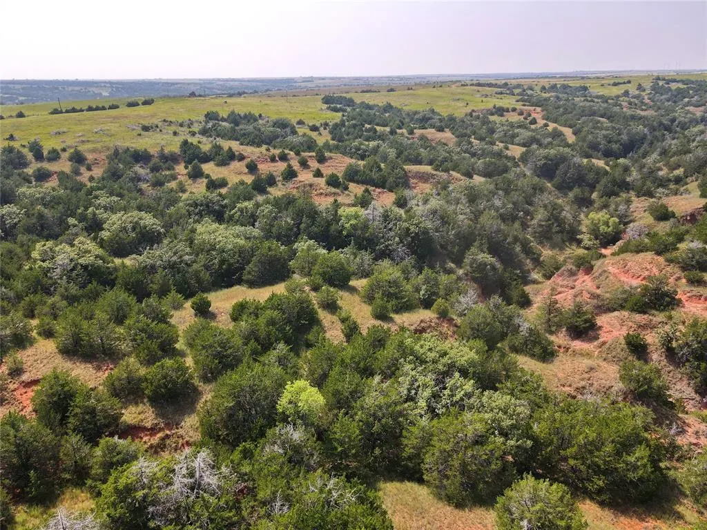 Photo 32 — N 2360 Road, Thomas, OK 73669