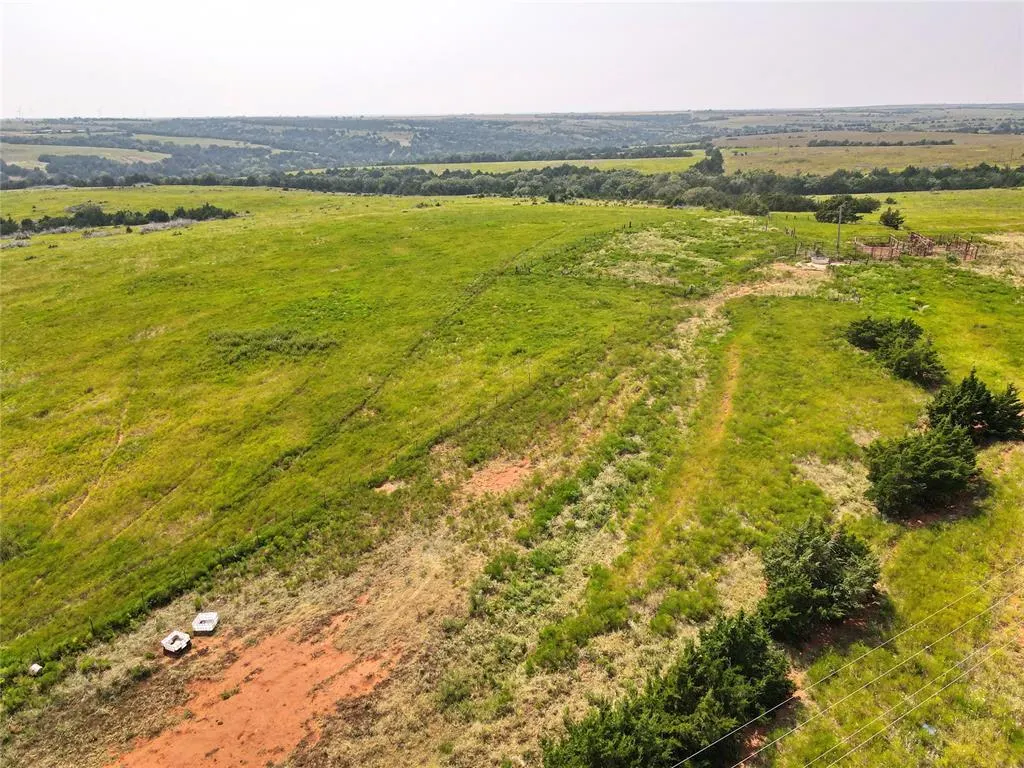 Photo 33 — N 2360 Road, Thomas, OK 73669