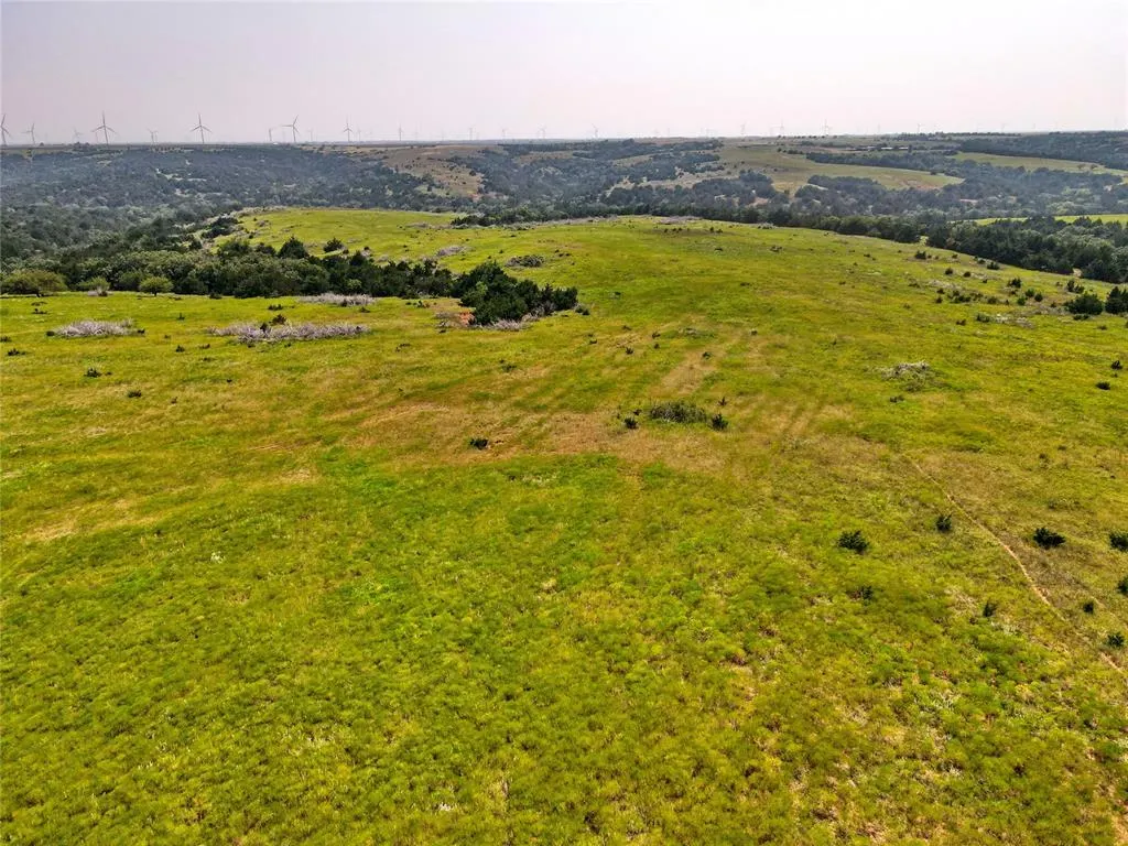 Photo 34 — N 2360 Road, Thomas, OK 73669