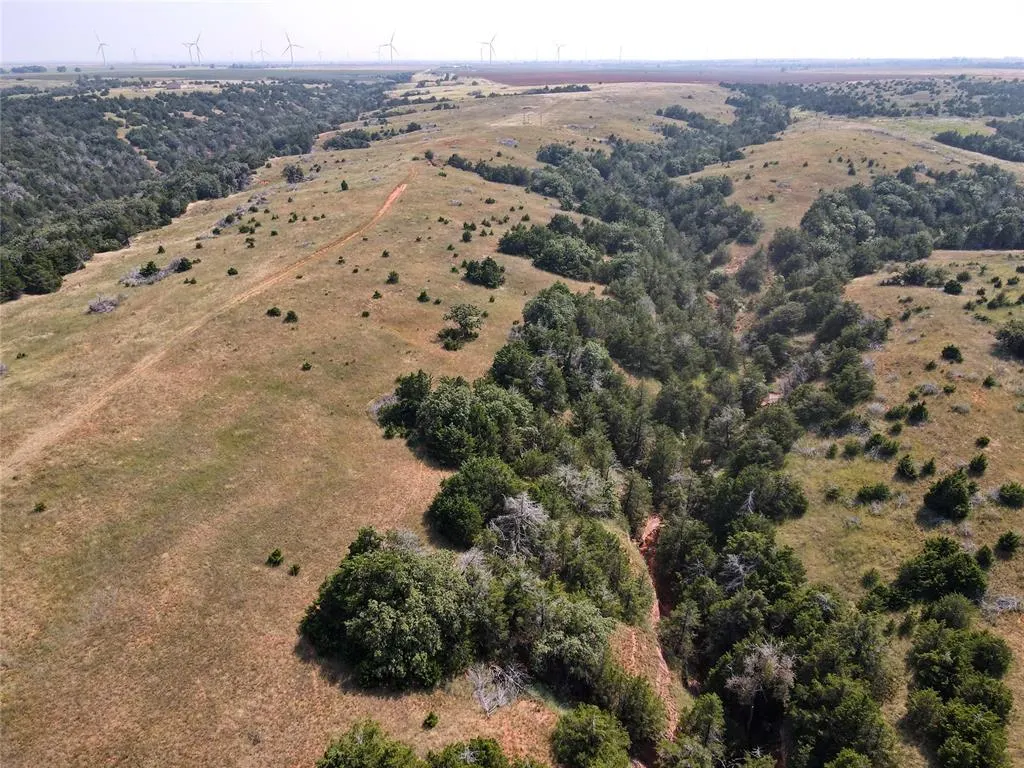 Photo 36 — N 2360 Road, Thomas, OK 73669