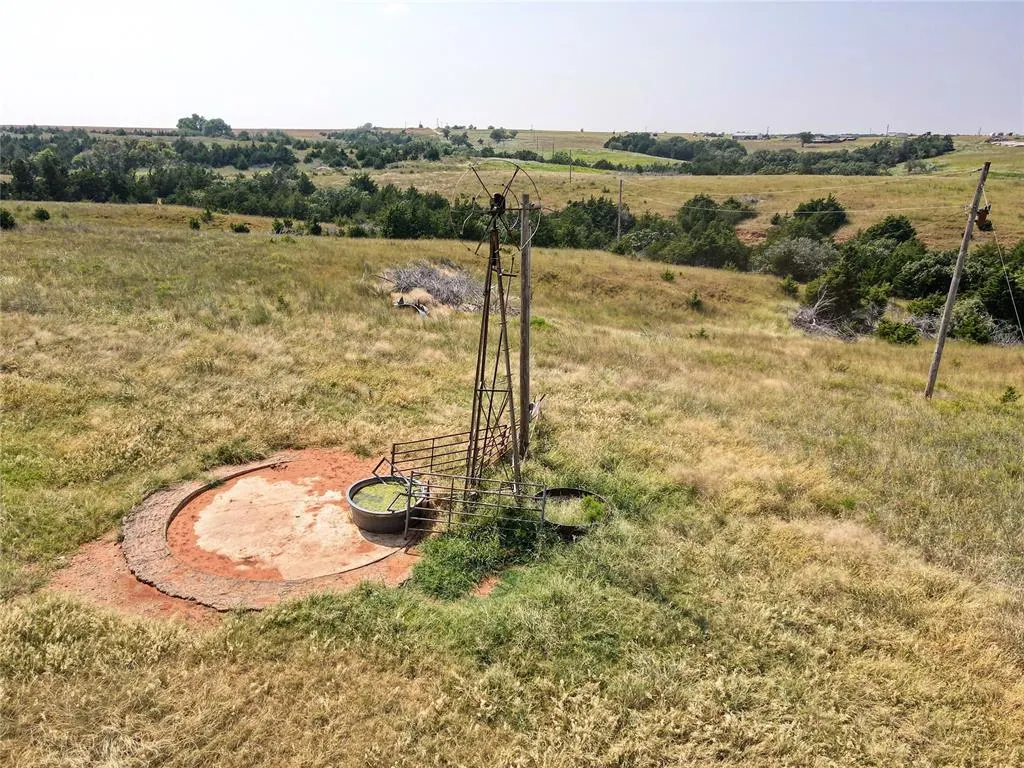 Photo 37 — N 2360 Road, Thomas, OK 73669